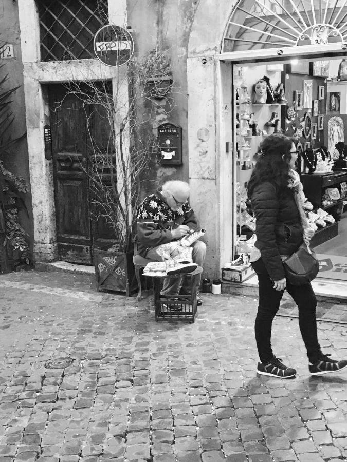 Trastevere Via Del Moro * Roma