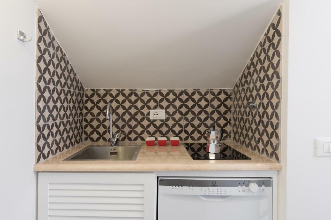 Apartment Quiet Pied A Terre With Terrace In Borgo Pio Rome