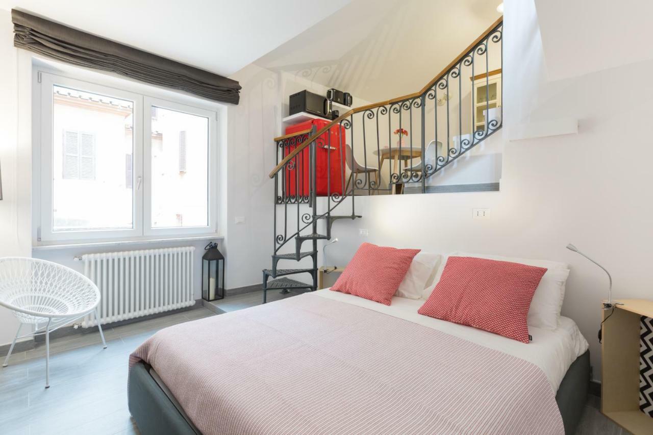Apartment Quiet Pied A Terre With Terrace In Borgo Pio