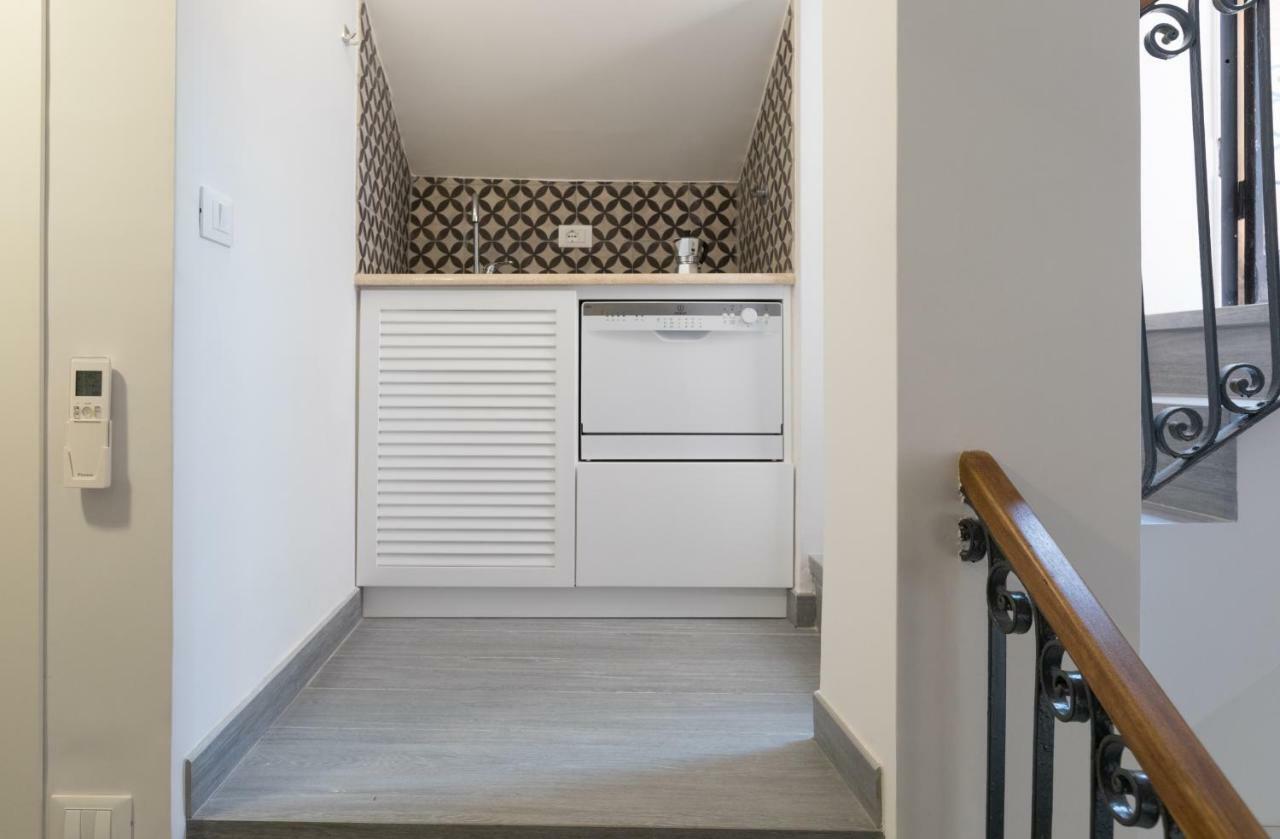 Quiet Pied A Terre With Terrace In Borgo Pio Apartment