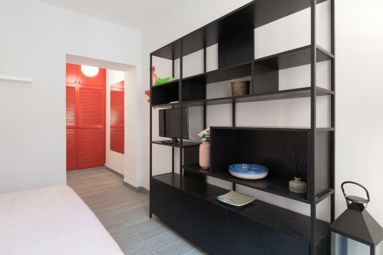 Apartment Quiet Pied A Terre With Terrace In Borgo Pio
