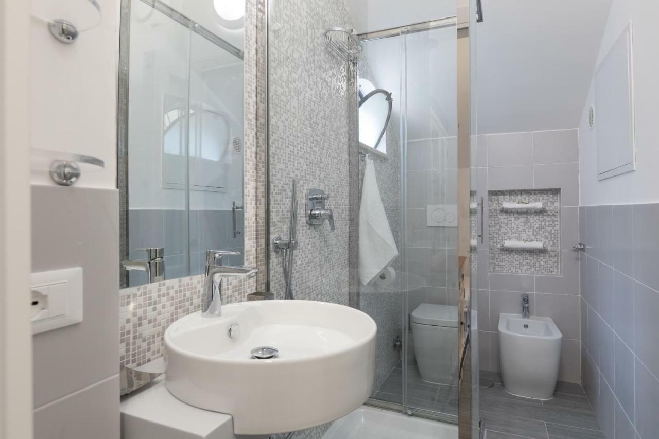 Apartment Quiet Pied A Terre With Terrace In Borgo Pio