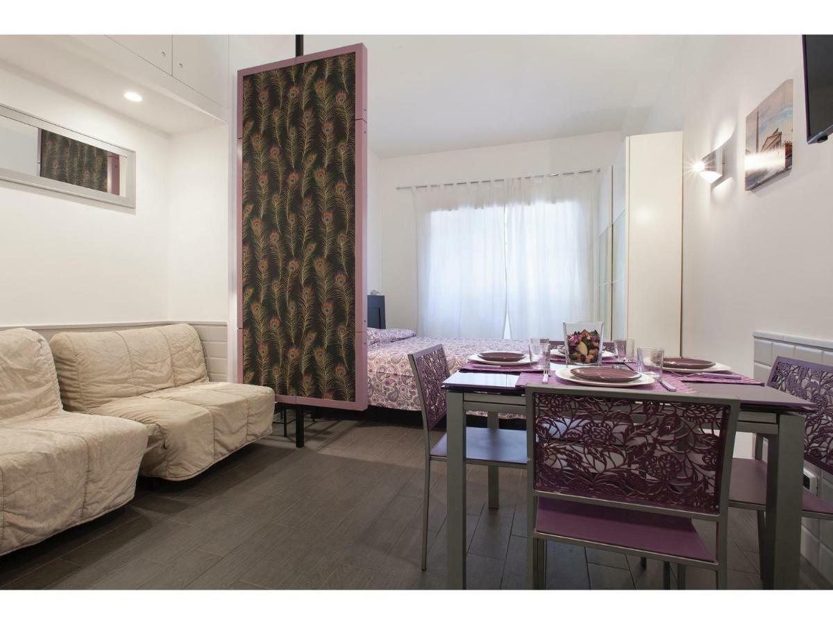 My Purple Apartment In The Center Of Rome