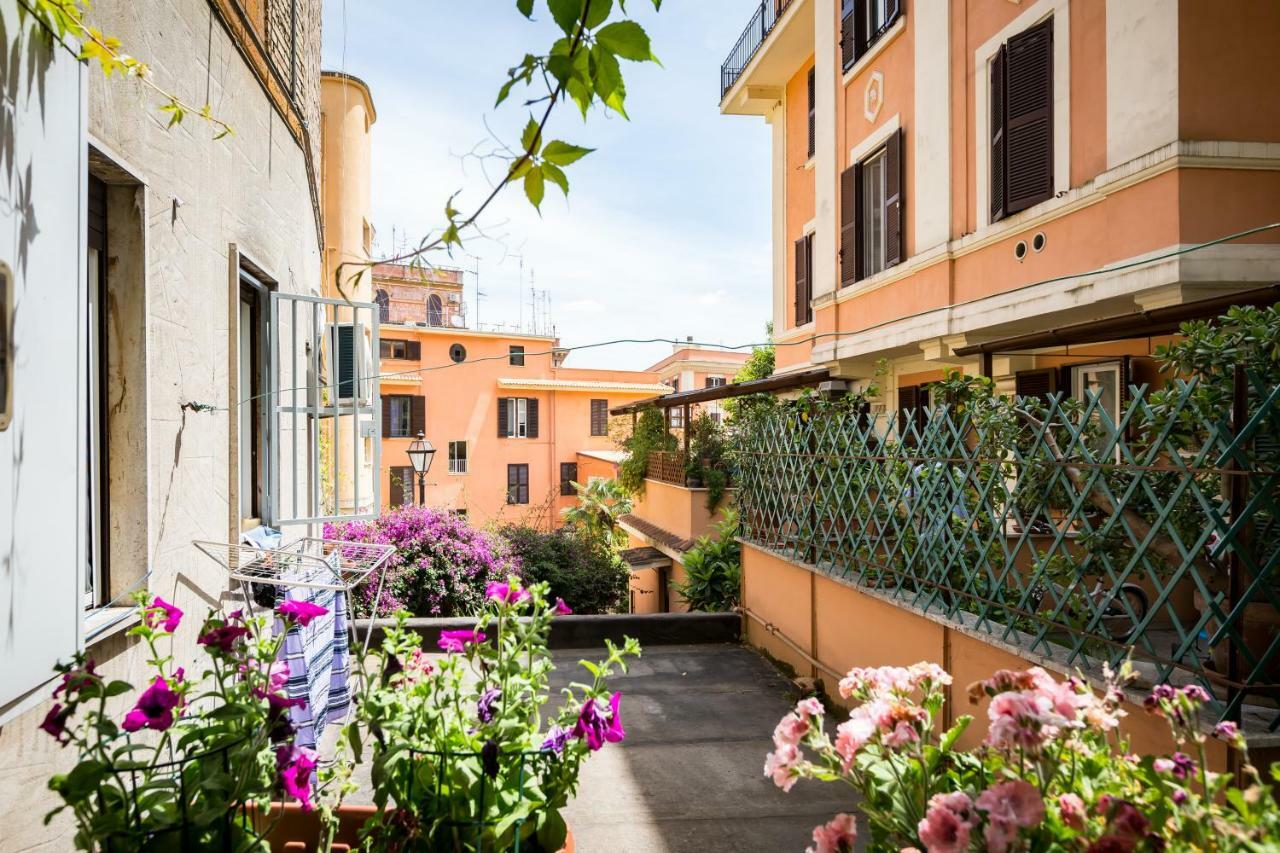 Via Nicola Fabrizi *