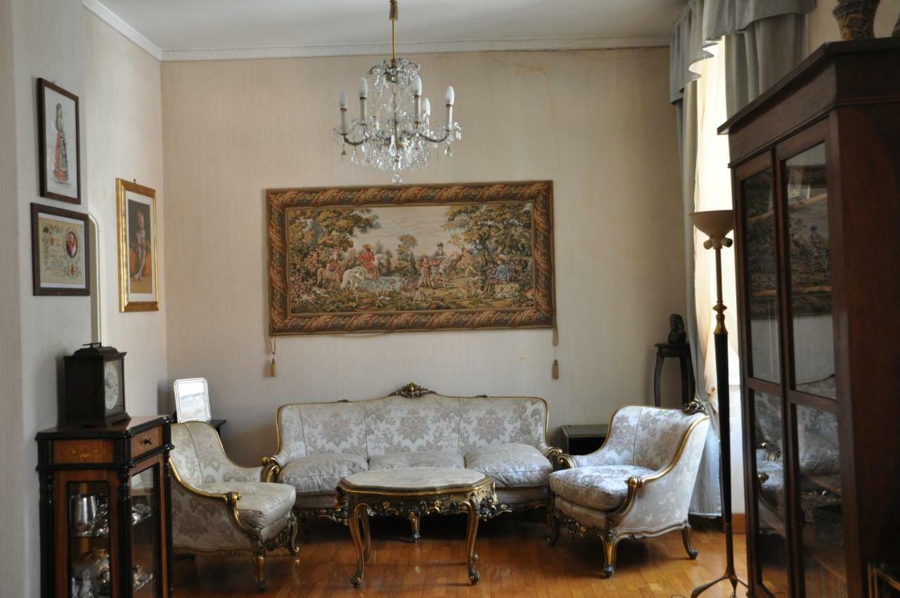 The Queen's Coffer *