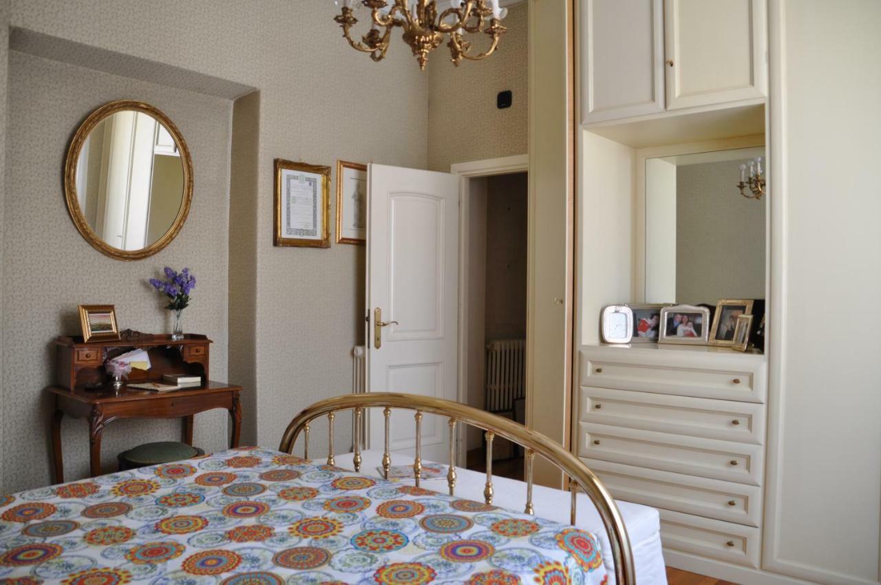 The Queen's Coffer Apartment *