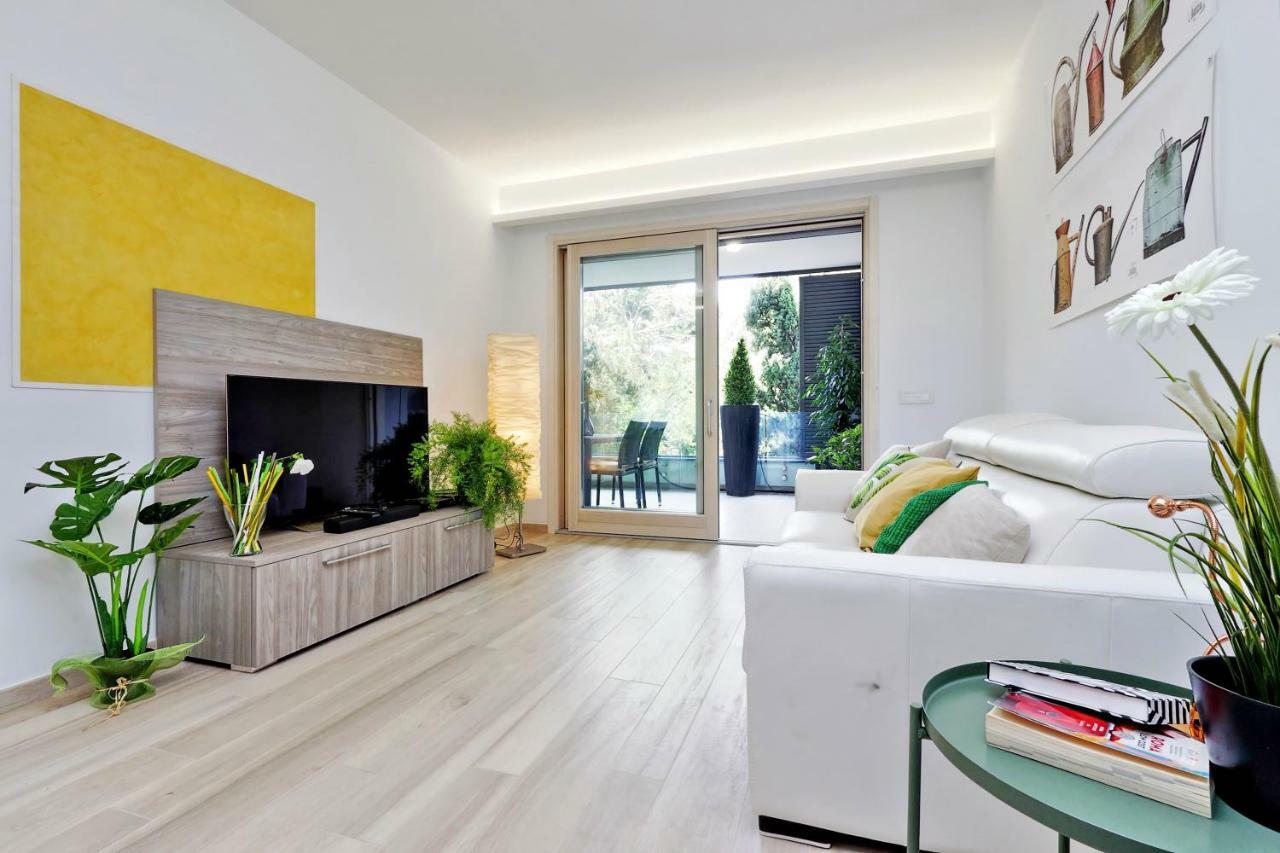 Green Terraced Apartment. 3 Stops From Colosseum *