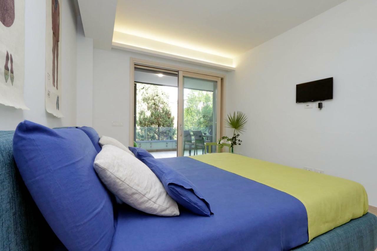 Green Terraced Apartment. 3 Stops From Colosseum Appartamento