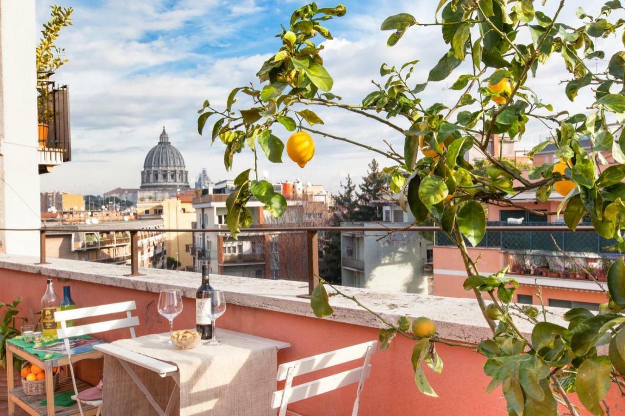 Postcard From St Peter's Dome Appartement Rome