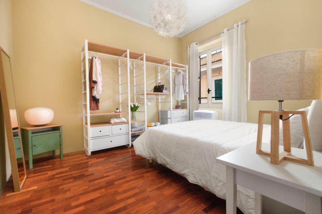Postcard From St Peter's Dome Appartement Rome