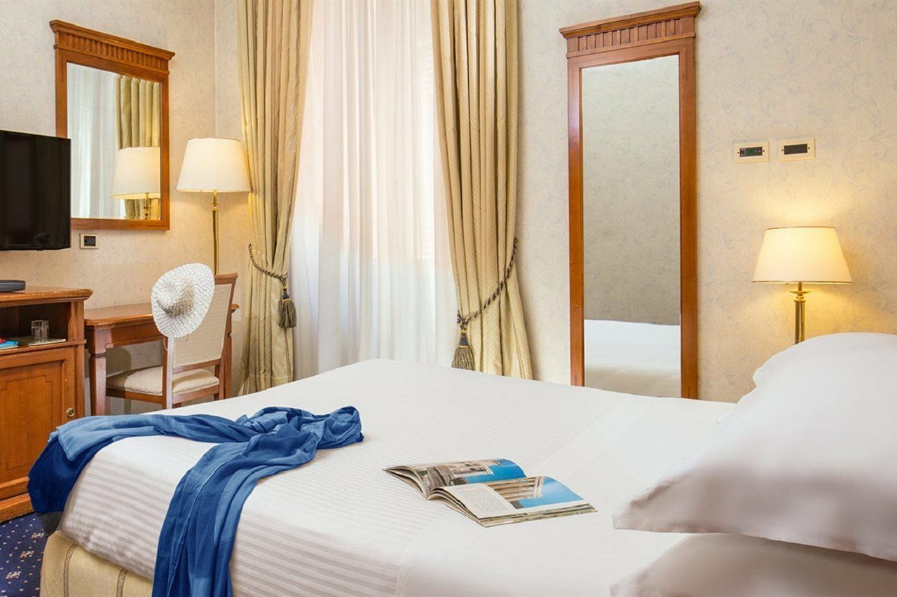 Unaway Empire Hotel