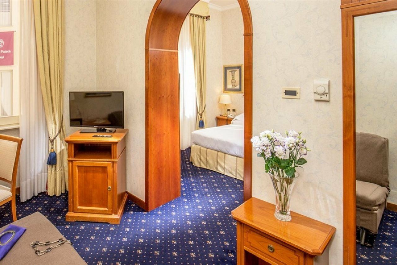 Unaway Empire Hotel
