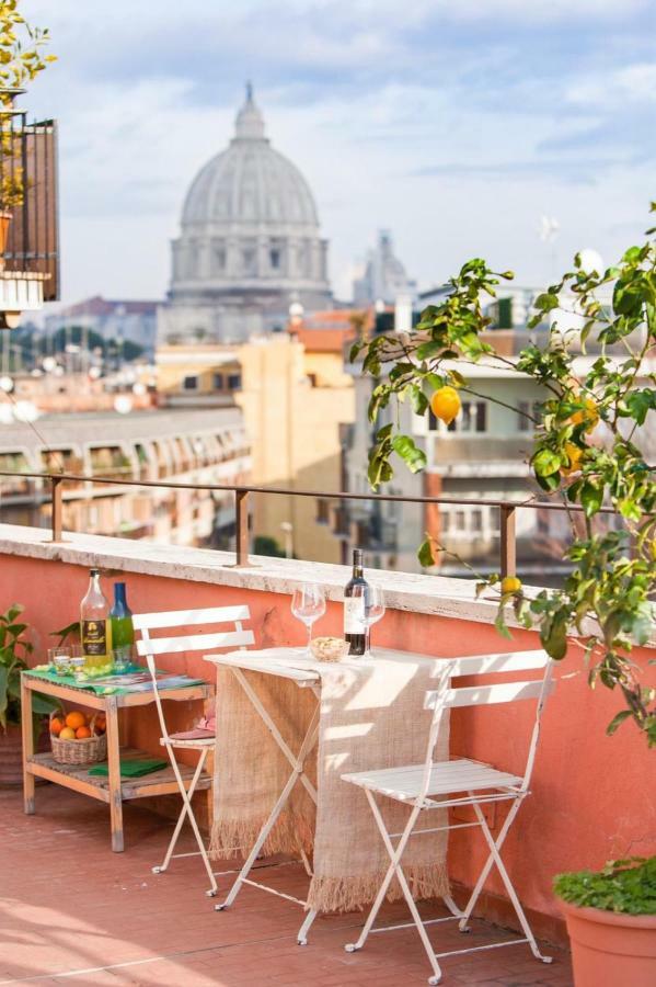 Postcard From St Peter's Dome Appartement Rome