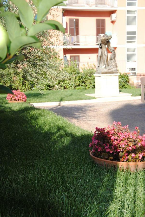 Madre Chiara Domus Guest house