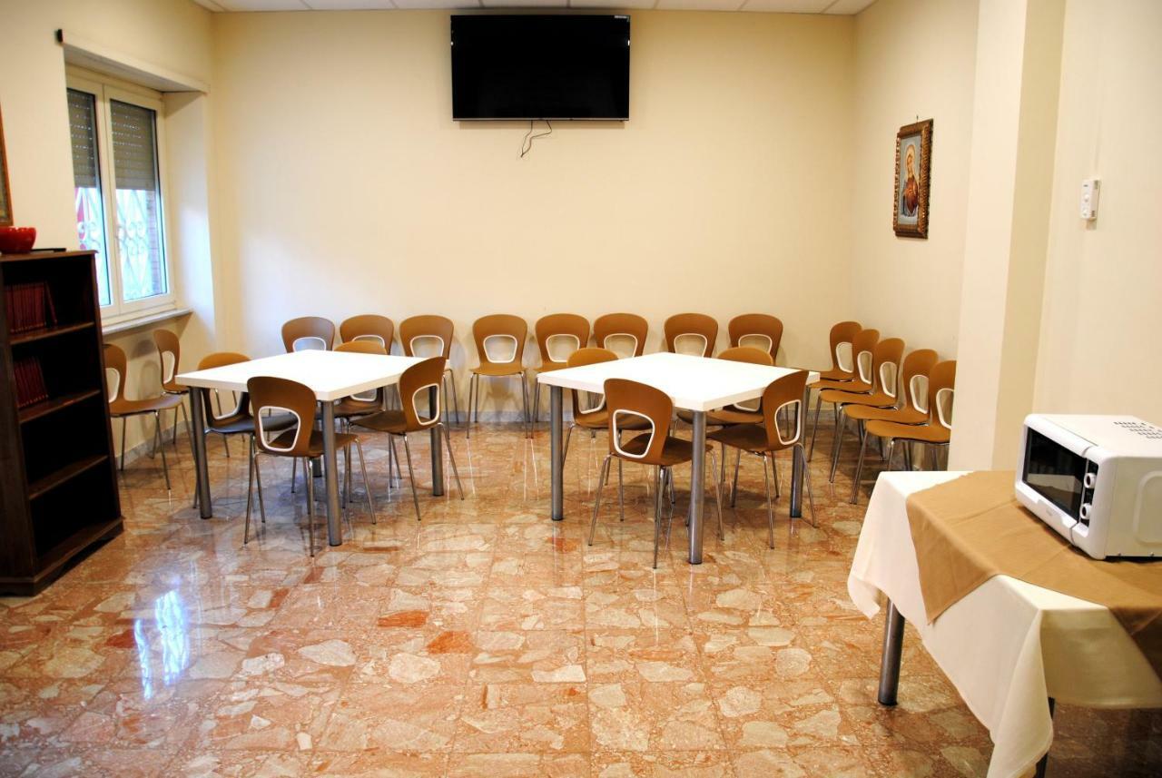 Guest house Madre Chiara Domus 3*
