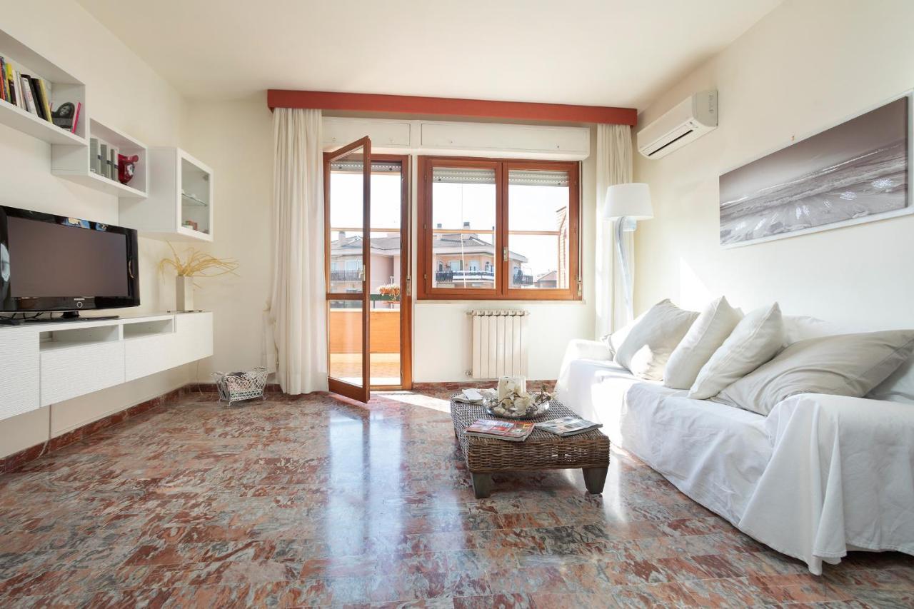 Anagnino White Apartment *