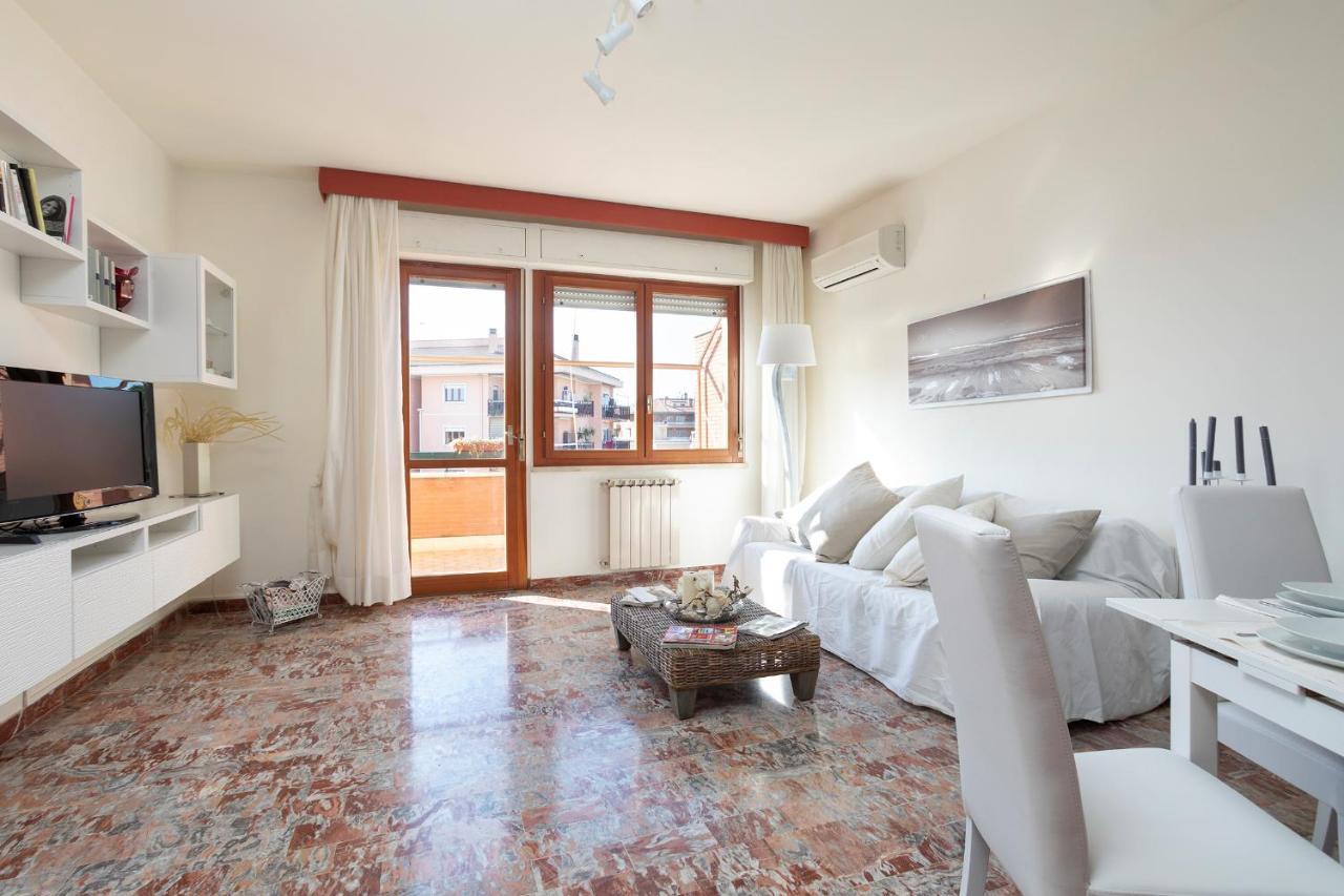 Anagnino White Apartment Rome