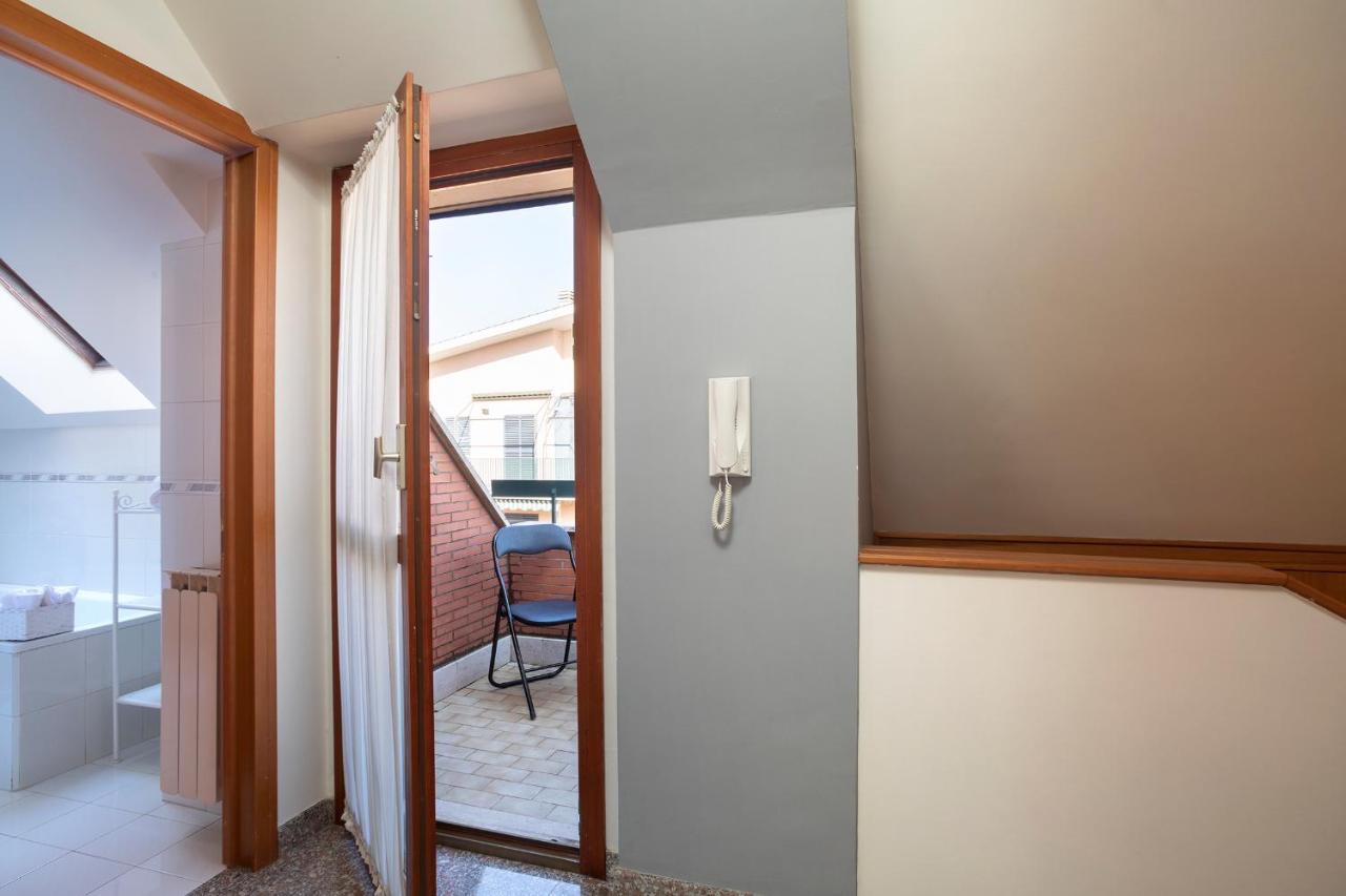 Anagnino White Apartment *