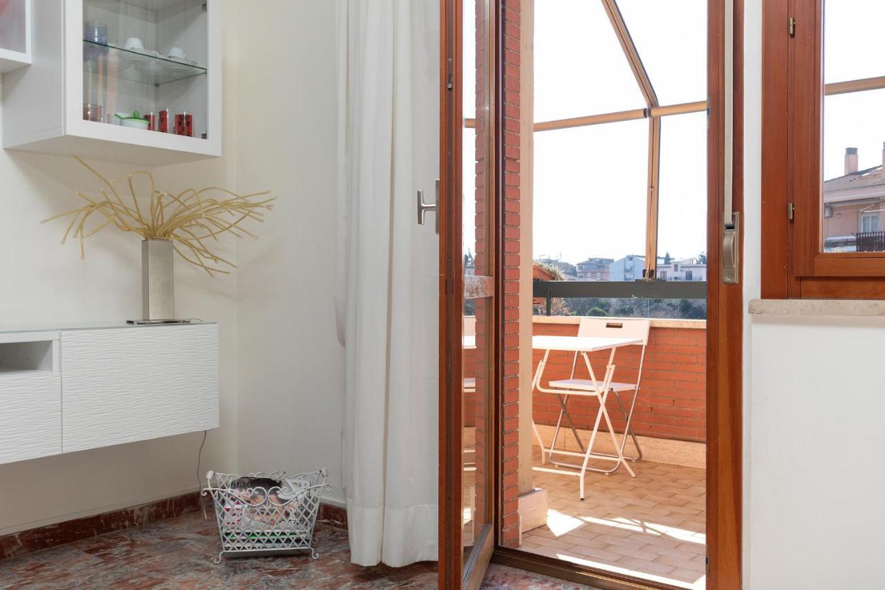 Anagnino White Apartment