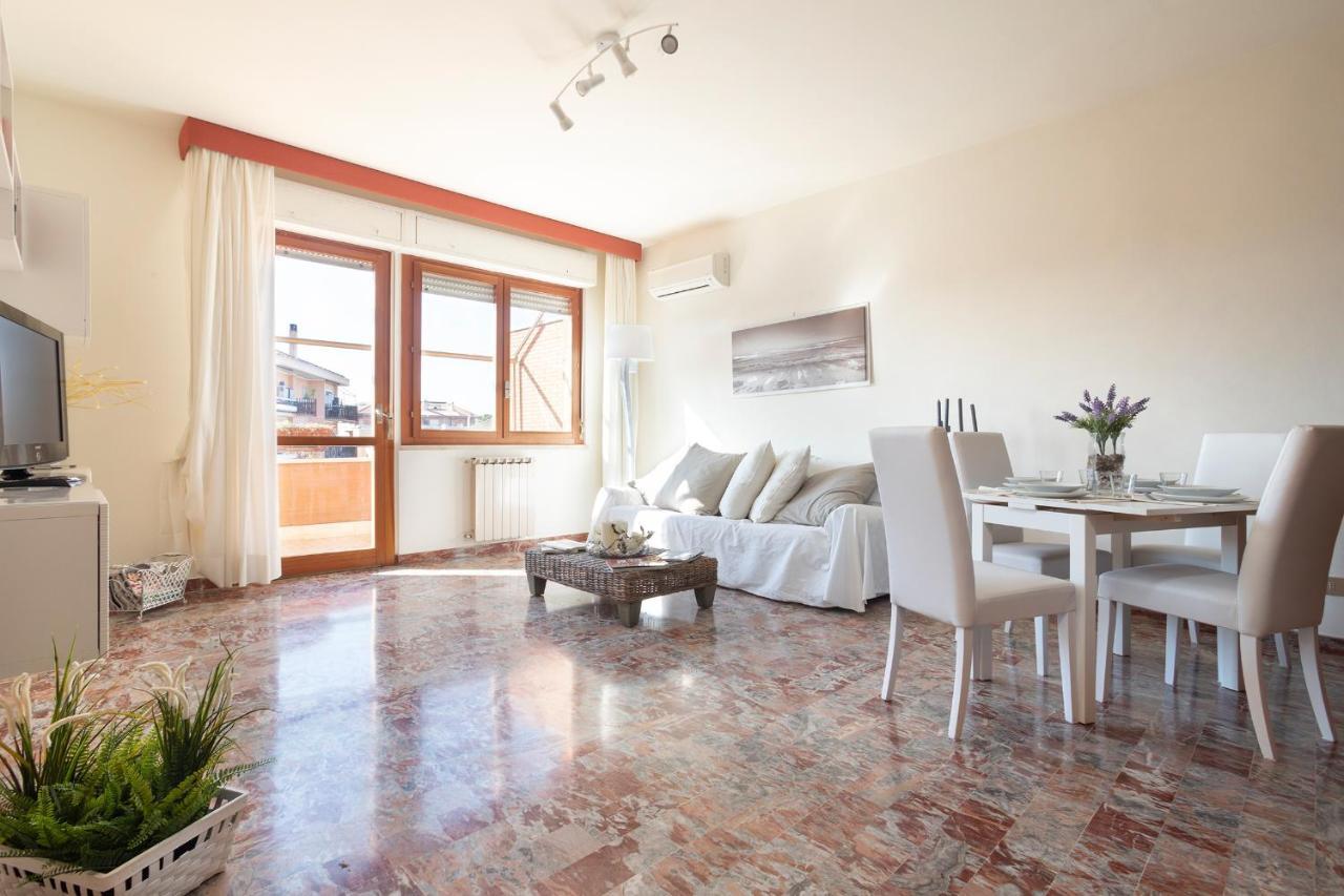 Anagnino White Apartment