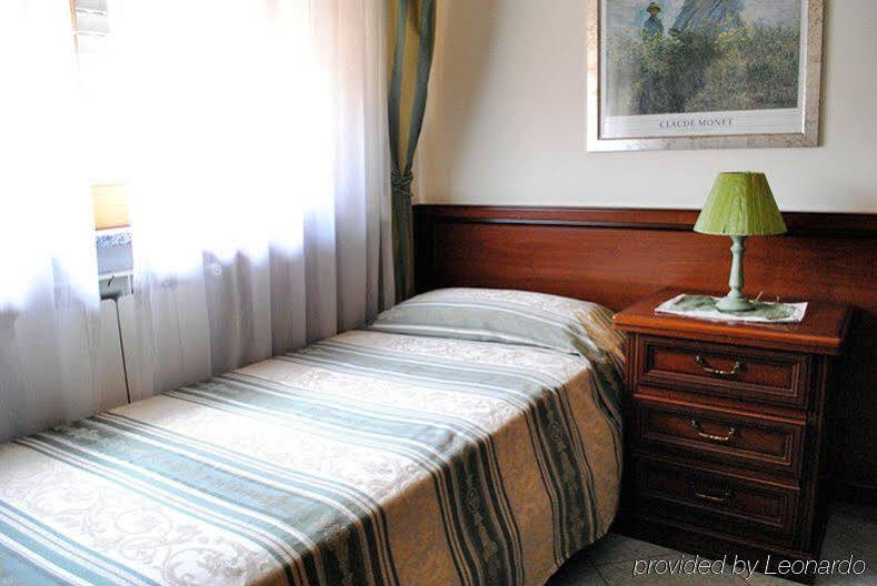 Hotel Octavia 3*