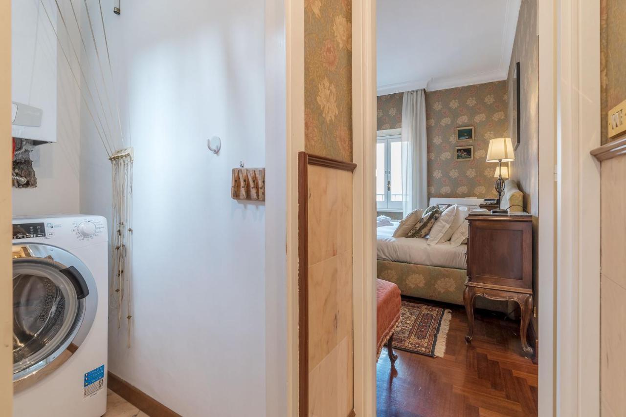 Quiet And Classic On Two Floors, By Trevi Fountain - Fromhometorome Apartment