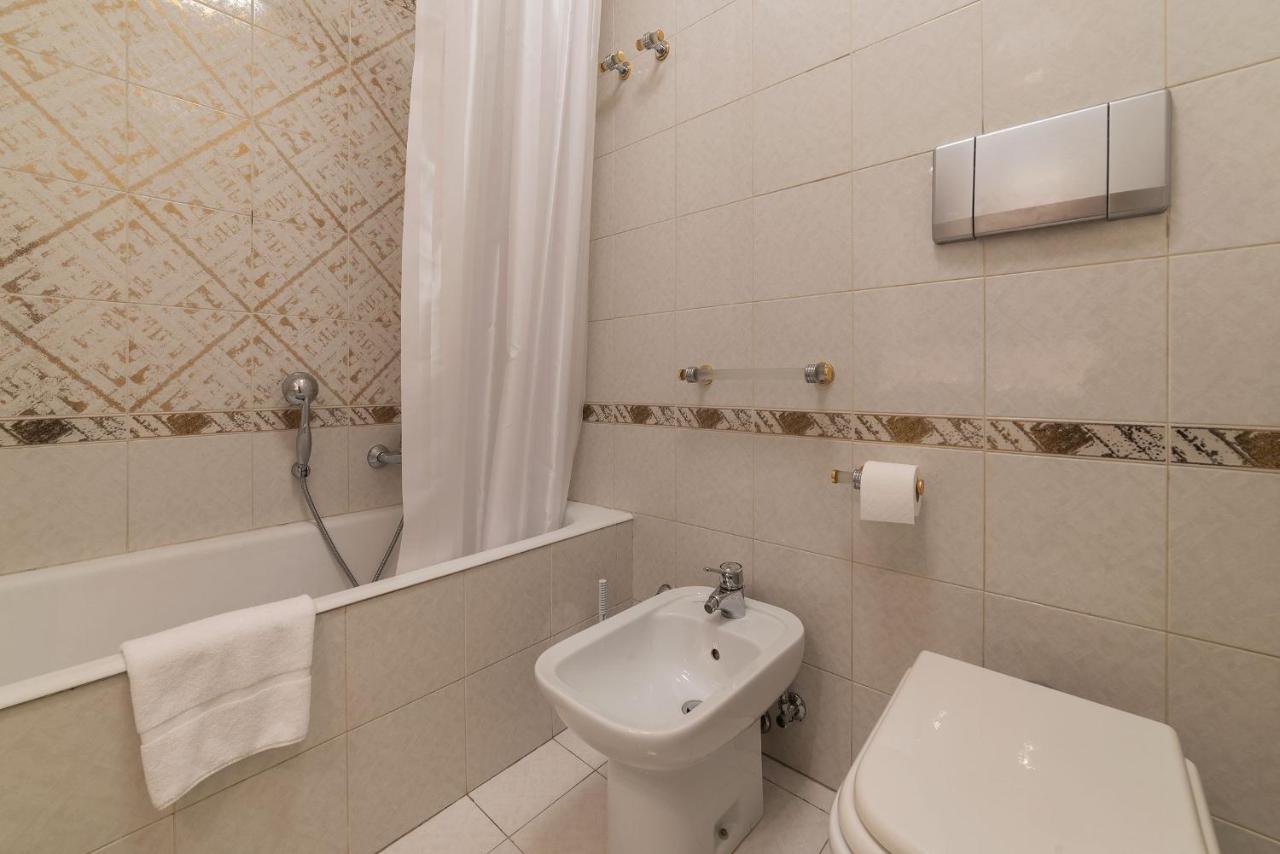 Apartment Quiet And Classic On Two Floors, By Trevi Fountain - Fromhometorome Rome
