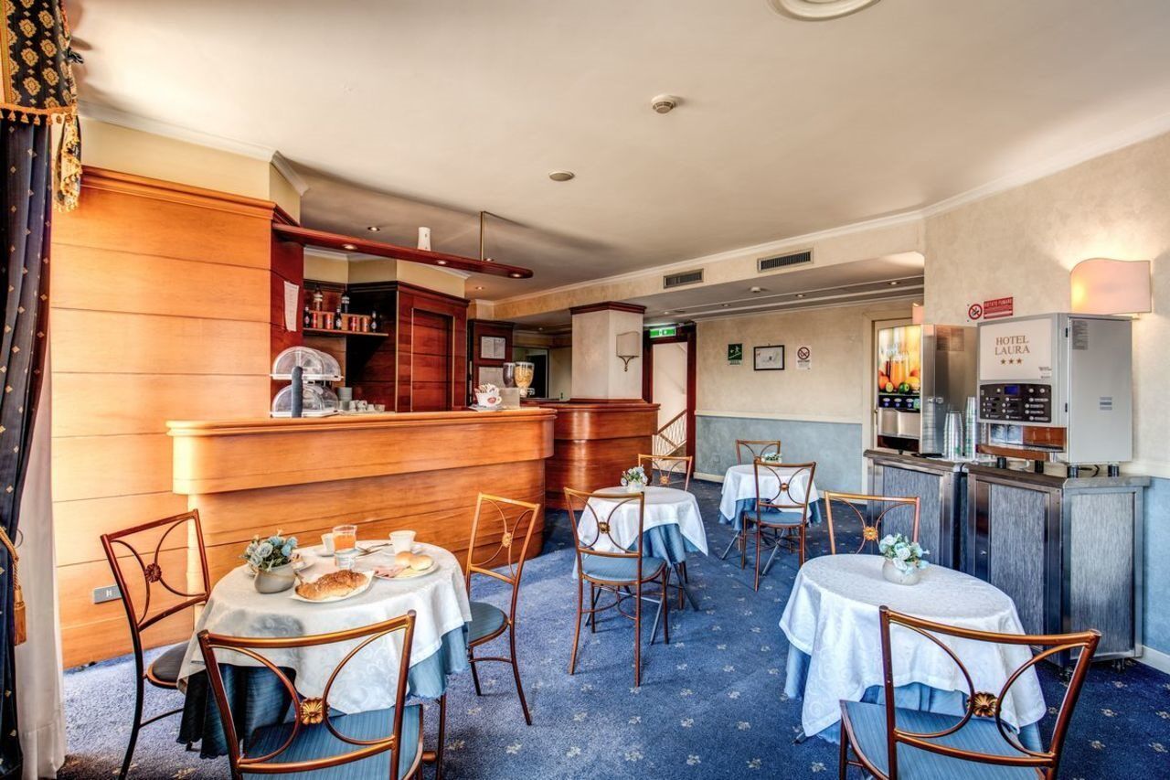 Laura Hotel 3*