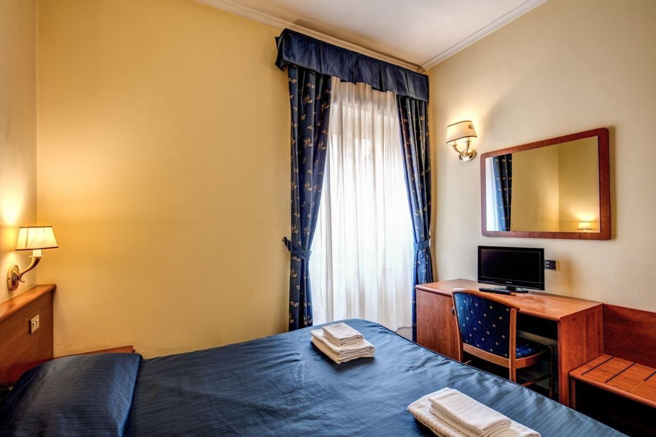 Laura Hotel 3*