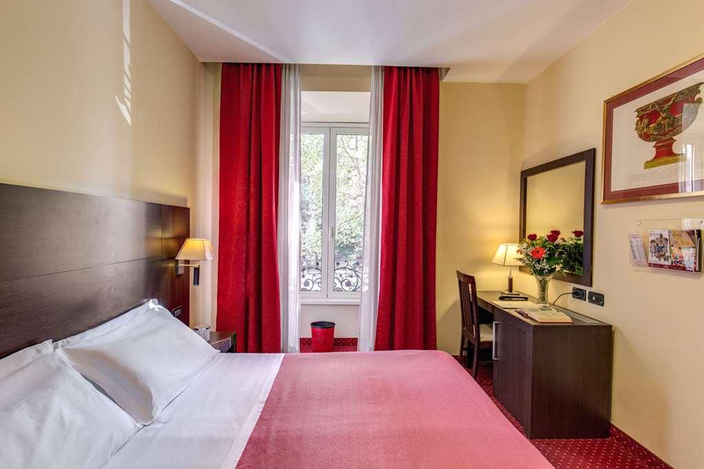 Hotel Versailles